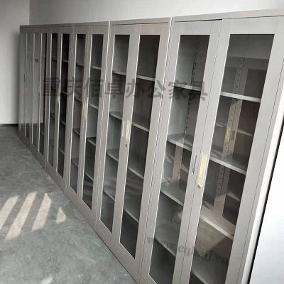 通玻器械柜實(shí)拍圖